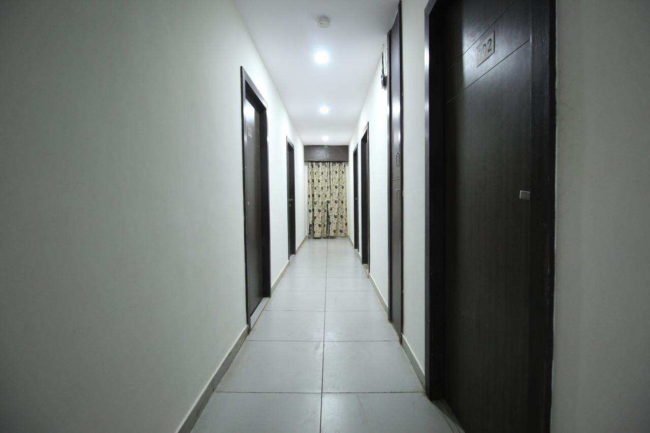 New Rajdhani Hotel Вадодара Екстериор снимка