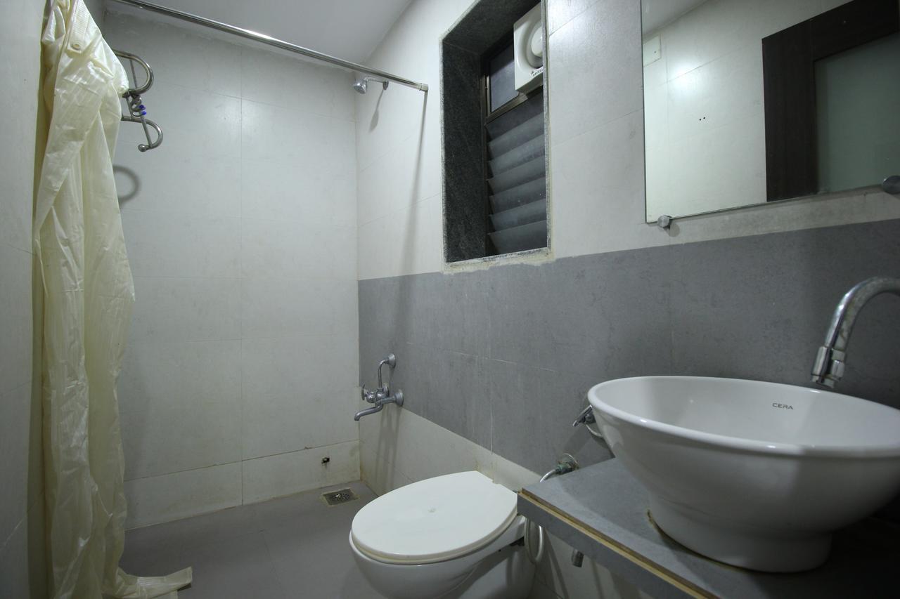 New Rajdhani Hotel Вадодара Екстериор снимка