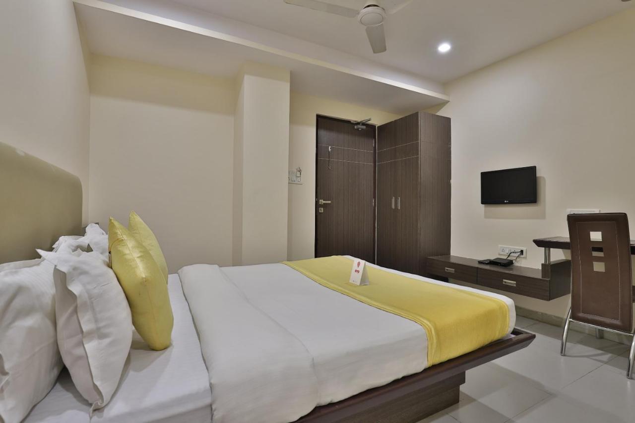 New Rajdhani Hotel Вадодара Екстериор снимка