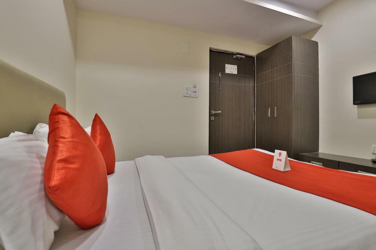 New Rajdhani Hotel Вадодара Екстериор снимка